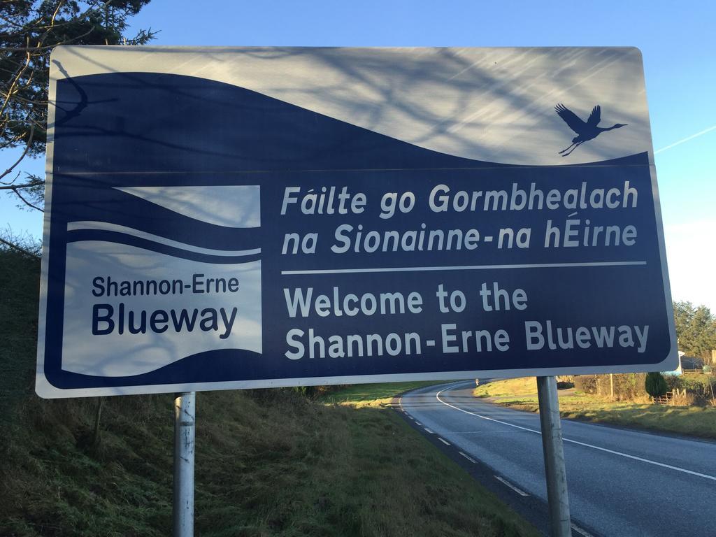 Leitrim Inn Carrick on Shannon Kültér fotó