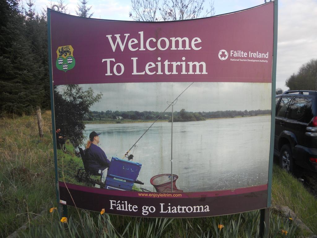 Leitrim Inn Carrick on Shannon Kültér fotó